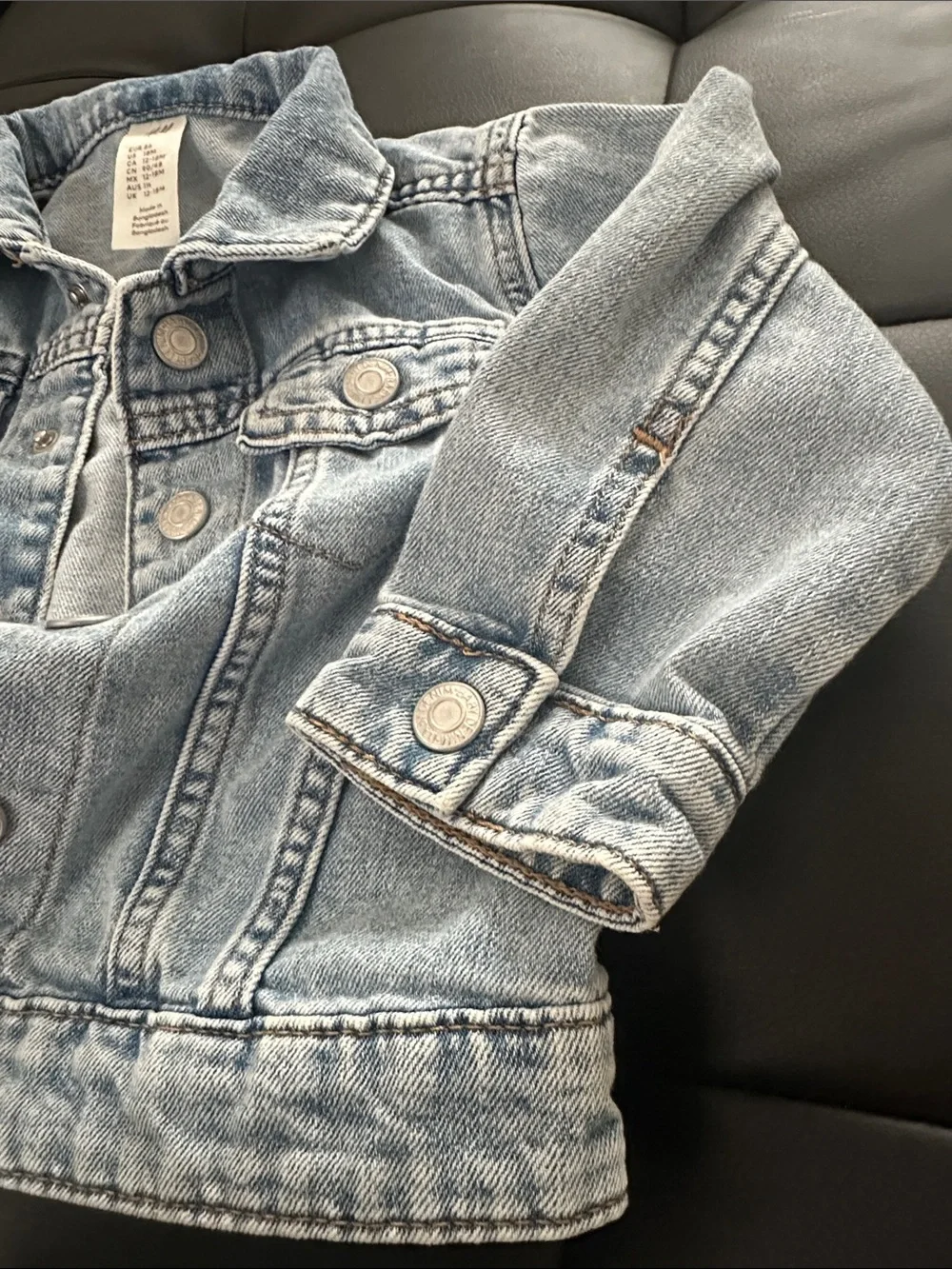 H&M classic button